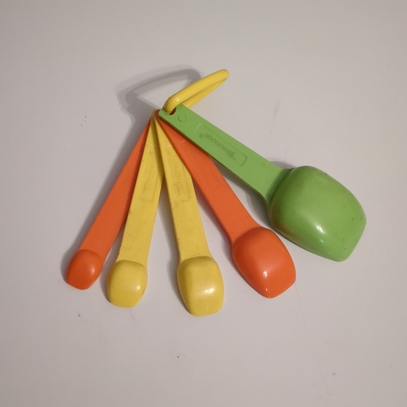 Vintage Tupperware Measuring Spoons Orange, Yellow &  Green Set Of 5 plus D Ring - Picture 3 of 3